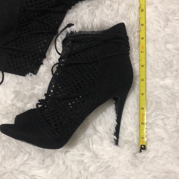 Guess Women’s Heels Tie Up - Picture 2 of 8